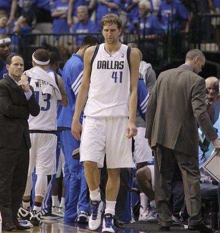 半场：米兰1-2都灵，拉比奥世界波，托莫里送点，莱奥伤退（半场战报：米兰1-2落后都灵，拉比奥轰出世界波，托莫里送点，莱奥伤退）