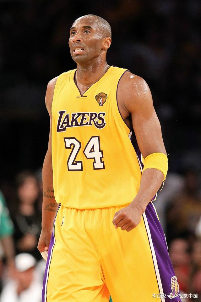 汪涵陪儿子马术竞赛！嚼槟榔超享受，夫妻交替带娃成热议焦点（汪涵现身儿子马术赛场，嚼槟榔显惬意，夫妻轮流带娃引热议）