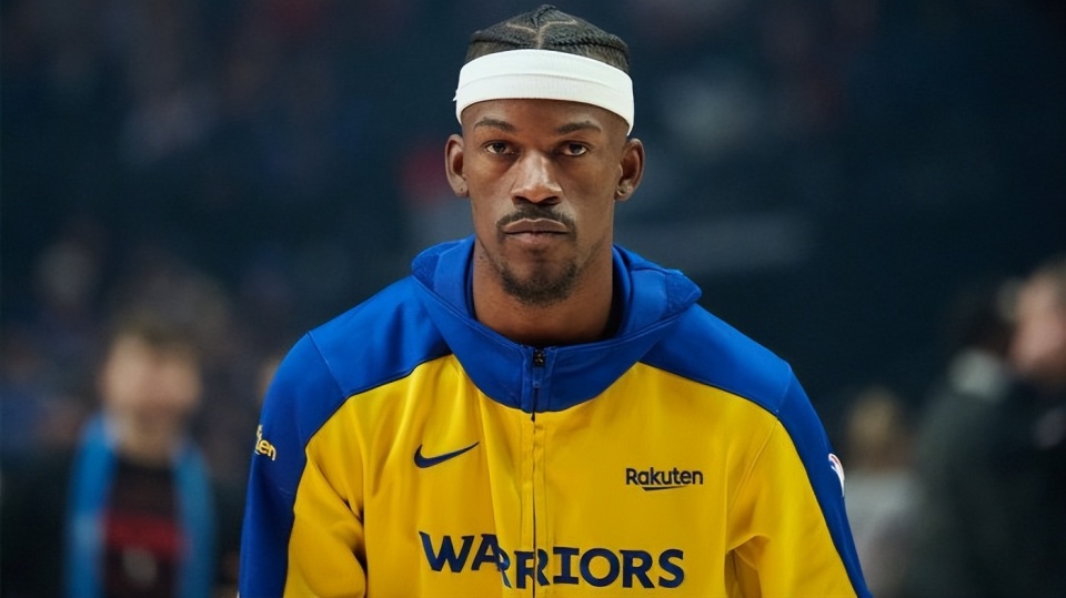 有何意味？萨拉赫社媒晒户外落叶景色图，并未配文（萨拉赫社媒晒落叶美景却无一字，意味几何？）