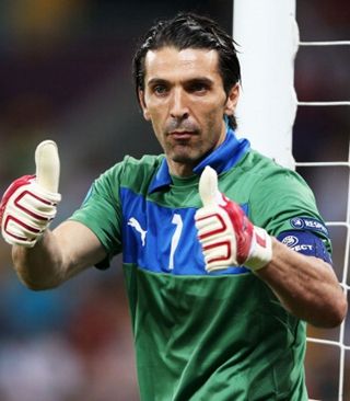 CBA球员最佳阵容提名：前三竞争激烈,（CBA最佳阵容提名出炉：前三席位竞争白热化）