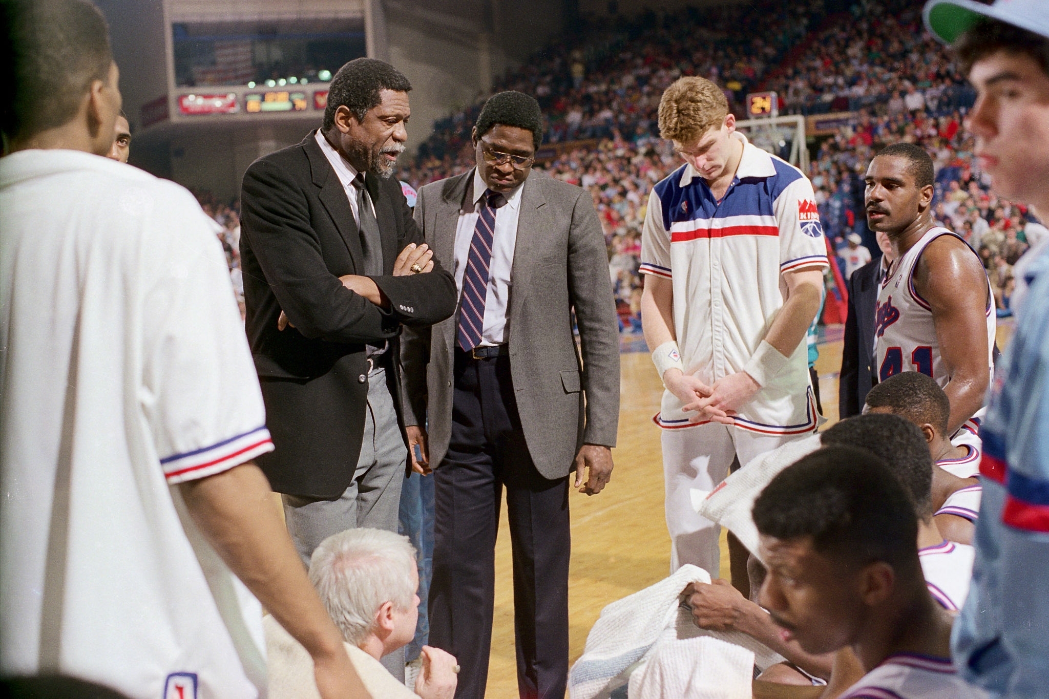 早报：千军万马过独木桥（早报：万人争渡独木桥）