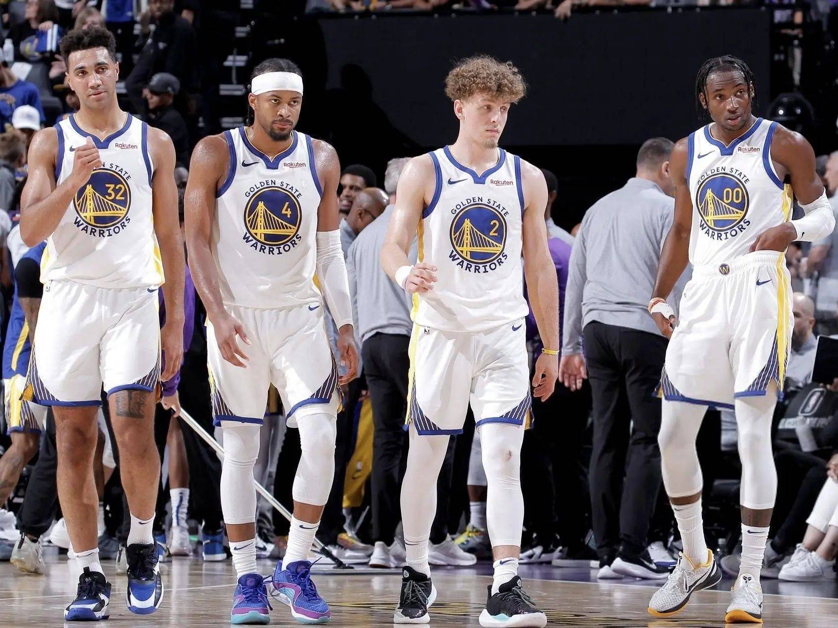 官方：多特与34岁第二门将亚历山大-迈尔续约至2027年（多特官宣34岁替补门将亚历山大-迈尔续约，合同至2027年）