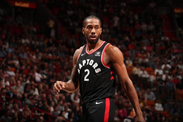 埃泽：丁丁是高水平足球思想家，这类球员是我自幼仰望的榜样（埃泽：丁丁是顶级足球智者，这样的球员是我从小崇拜的典范）